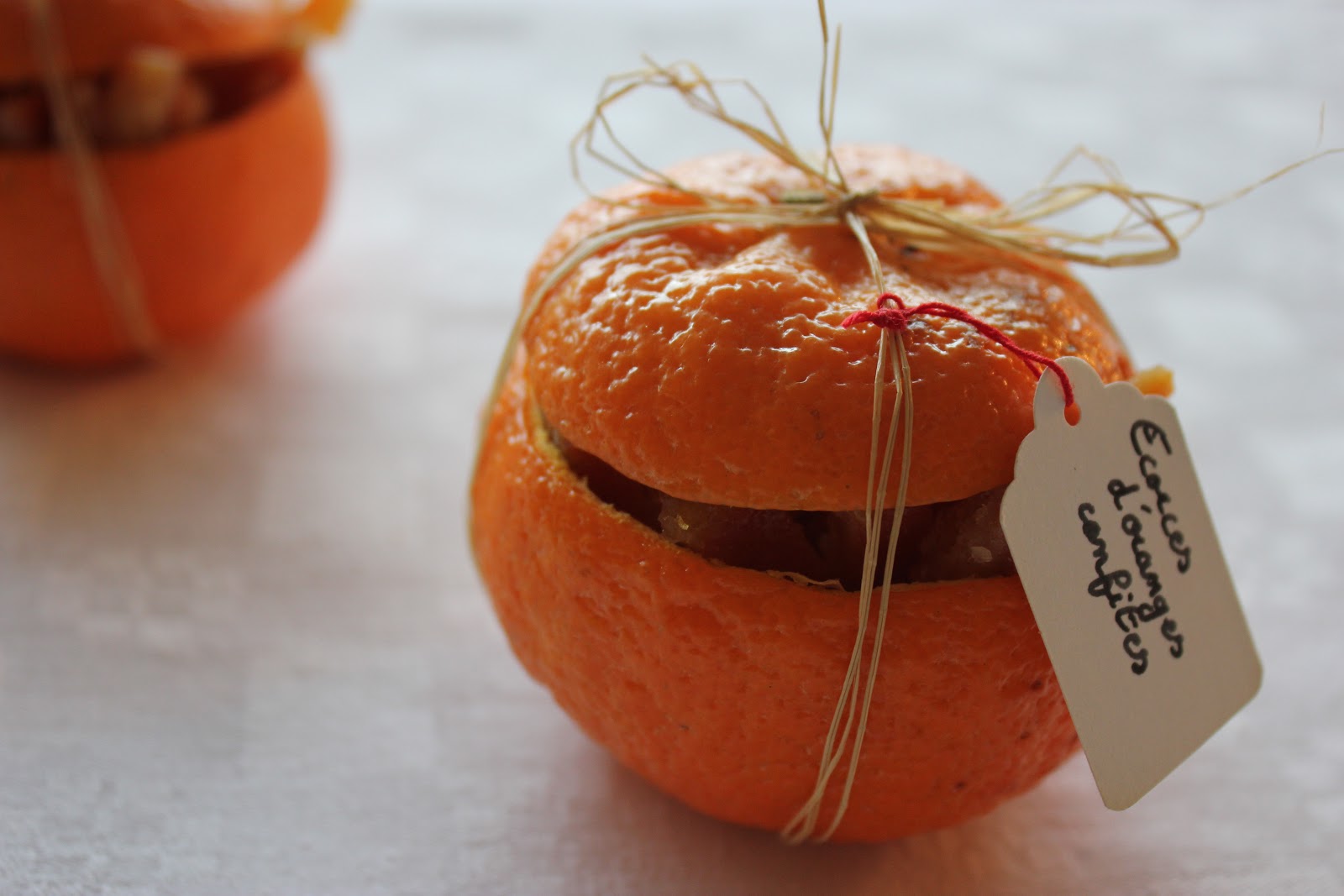 écorces d'orange confites https://cuillereetsaladier.blogspot.com/2012/12/ecorces-doranges-confites.html