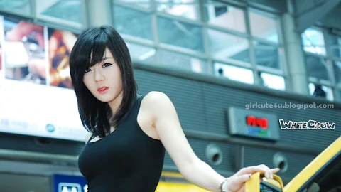 Hwang Mi Hee at Chevrolet Exhibitions