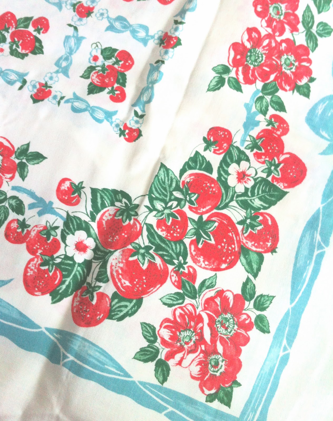 wacky tacky Collecting Vintage Tablecloths