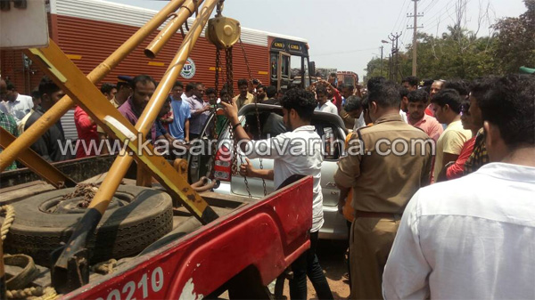 Kasaragod, Kanhangad, Car, Fish Lorry, Accident, Fire force, Police, Driver, Hospital.