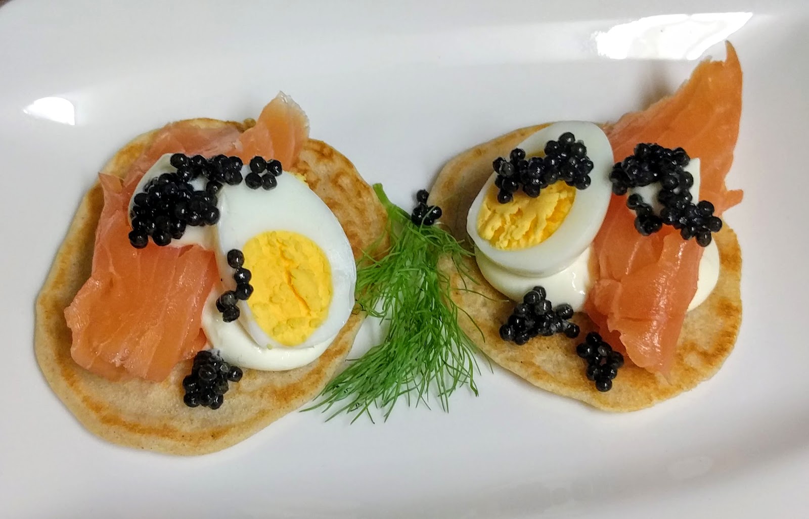 - Blinis mit Lachs und Kaviar