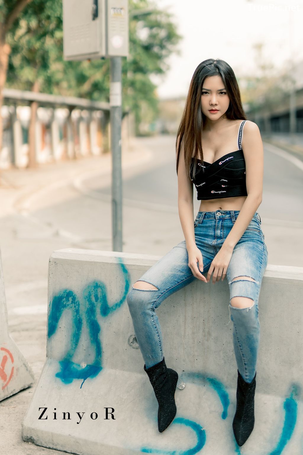 Image-Thailand-Model-Phitchamol-Srijantanet-Black-Crop-Top-and-Jean-TruePic.net- Picture-4