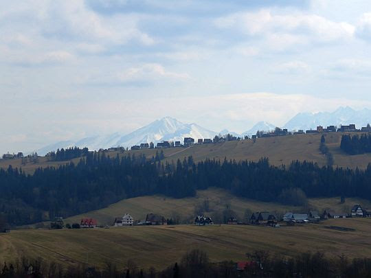 Tatry Bielskie i najdalej wysunięte na wschód szczyty Tatr Wysokich. Tatry Bielskie i najdalej wysunięte na wschód szczyty Tatr Wysokich.