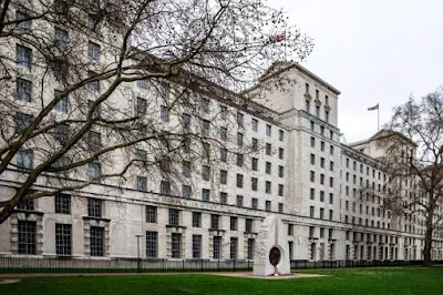 FireShot%2BCapture%2B248%2B %2BNINTCHDBPICT000511529349.jpg%2B%2528620%25C3%2597413 %2B %2Bhttps   www.thesun.co.uk wp conten ¡Gran revelación! El Área 51 del Reino Unido reveló dónde ocurrieron los secuestros extraterrestres, seguimiento a ovnis y pruebas de aeronaves similares a los platillos voladores