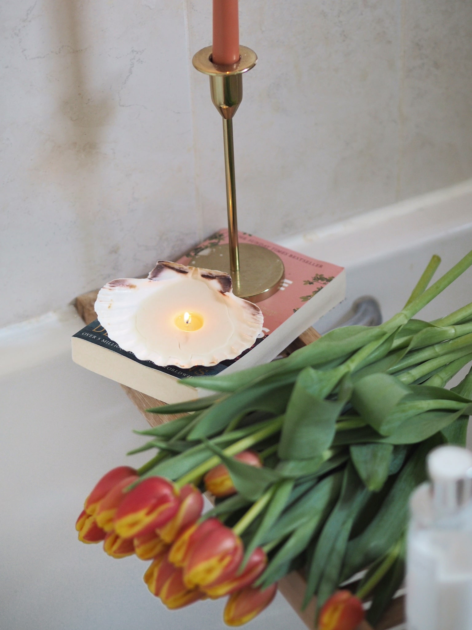 How to make your own DIY shell using wax and tea lights. Simple crafting project to create a stylish, budget candle for your home