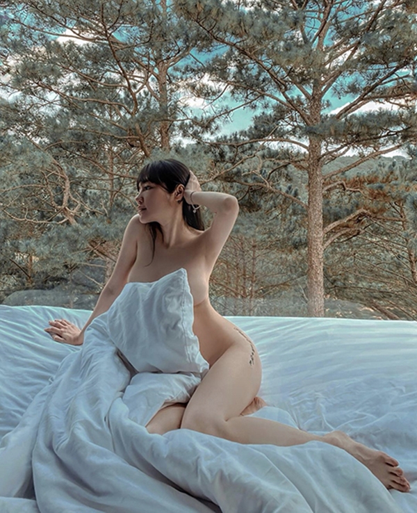 Elly Trần lộ clip nóng