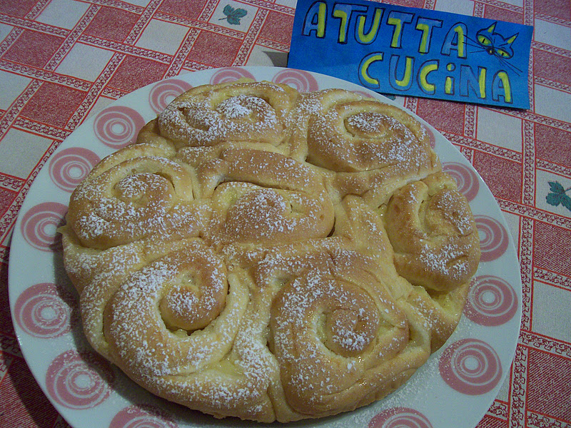 A TUTTA CUCINA BRIOCHE delle ROSE alla MARMELLATA