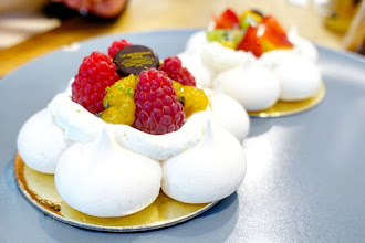 Nos Adresses : La Meringaie, la meringue en majesté remet au goût du jour les recettes de pavlova aux fruits de saison - Paris 17