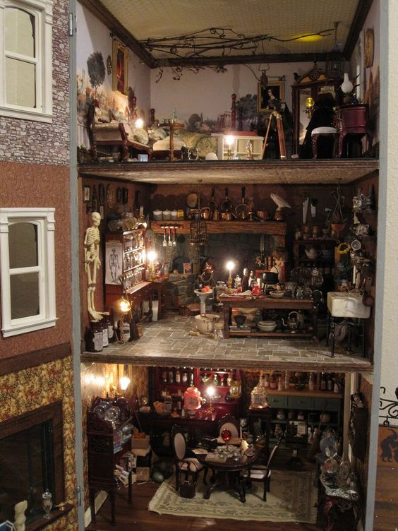 Shelby's Haunted Doll House Found my childhood dollhouse!