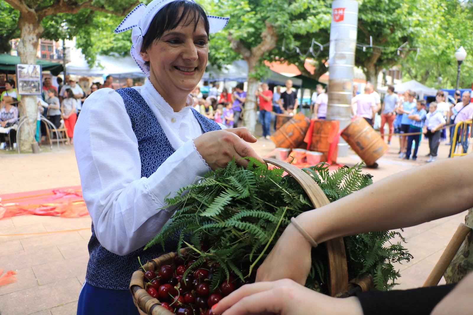 Refuerzan el KBus y crean aparcamiento alternativo para la Fiesta de la Cereza
