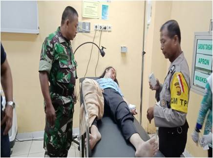 Anggota Koramil Ngrampal Bantu Evakuasi Kecelakaan Tronton Gasak Scoopy di Ngrampal Sragen. Seorang Anggota TNI Bersama Mahasiswi Ditemukan Tak Sadarkan Diri Anggota Koramil Ngrampal Bantu Evakuasi Kecelakaan Tronton Gasak Scoopy di Ngrampal Sragen. Seorang Anggota TNI Bersama Mahasiswi Ditemukan Tak Sadarkan Diri