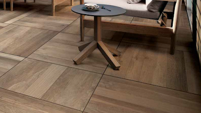 Venkovní keramická dlažba vzhledu dřevěné podlahy