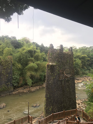 Dahulunya ini adalah jembatan yang dibuat oleh bangsa Jepang, namun di bom oleh warga karang resik agar bangsa jepang tidak bisa melewati perbatasan lagi Dahulunya ini adalah jembatan yang dibuat oleh bangsa Jepang, namun di bom oleh warga karang resik agar bangsa jepang tidak bisa melewati perbatasan lagi