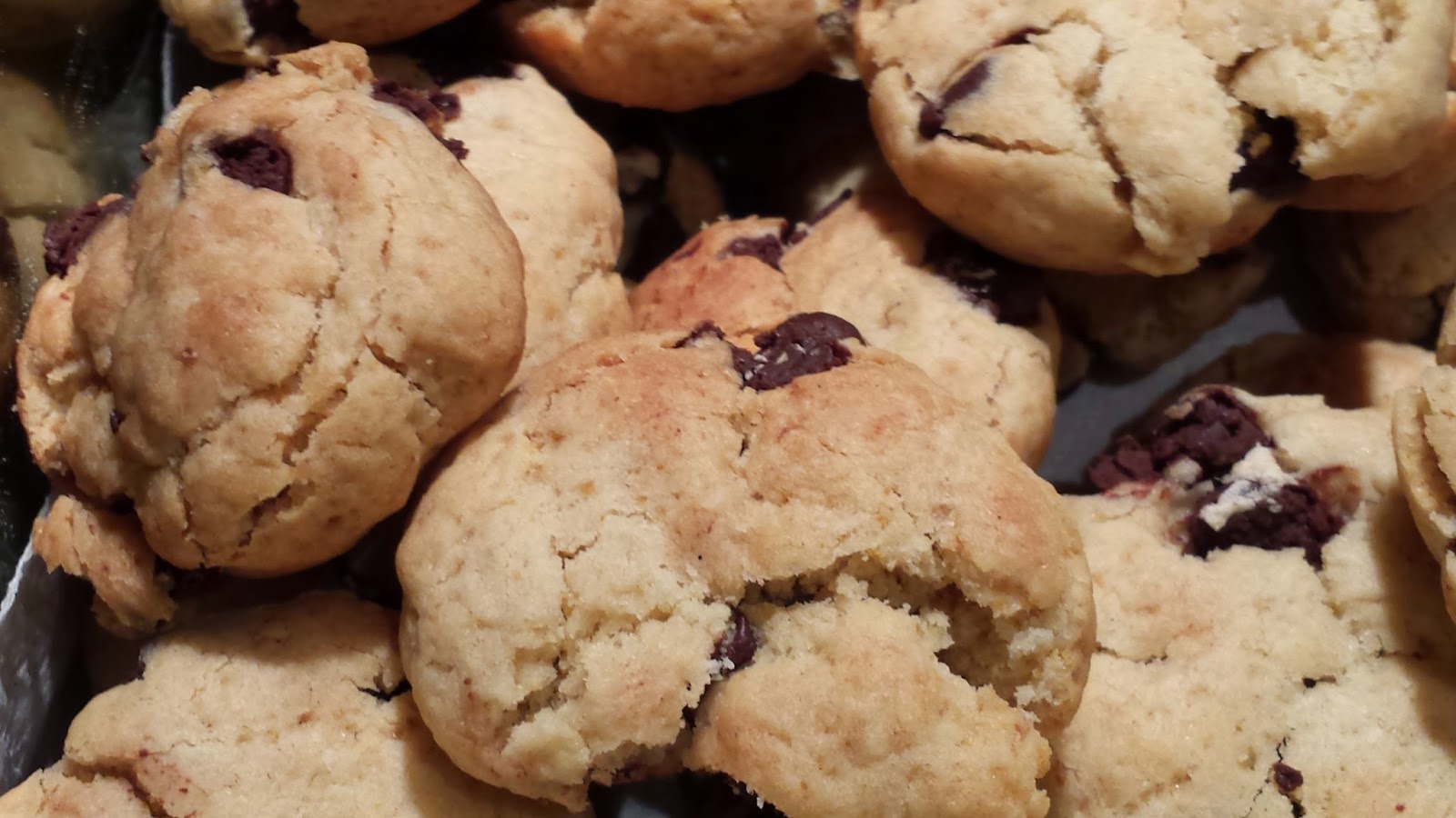 Tina's Kitchen: Salted egg white chocolate chip cookies