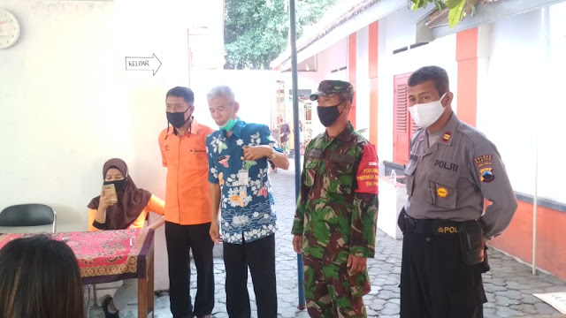 Babinsa Koramil 04/Pedan Bersama Bhabinkamtibmas Melaksankan Pengamanan BST