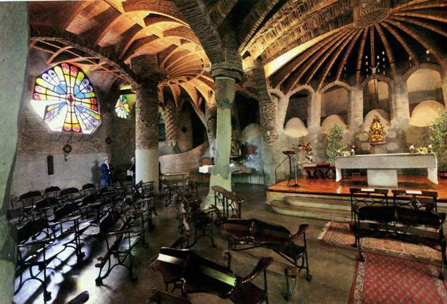 La Cripta de la Colonia Güell: – Henrich, ¿verdad?