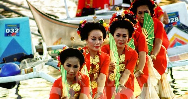 Foto: Tari Kipas Pakarena | Makassar Guide - Panduan Wisata Sulawesi