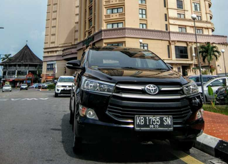 rental mobil Innova Reborn