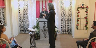 OMG: man marries smartphone in church 
