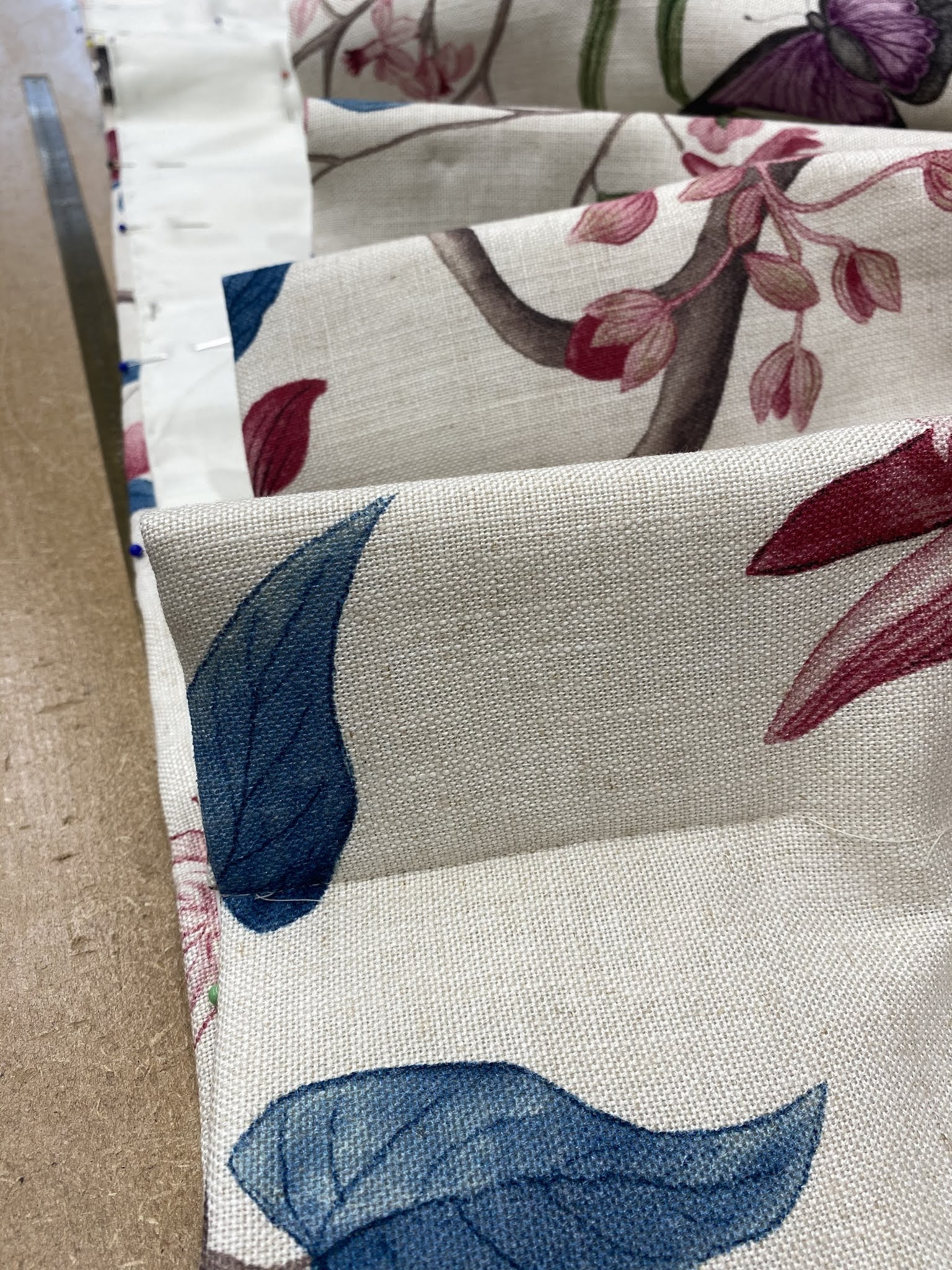 Machining pleats into a curtain