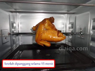 keluarkan ayam dari oven