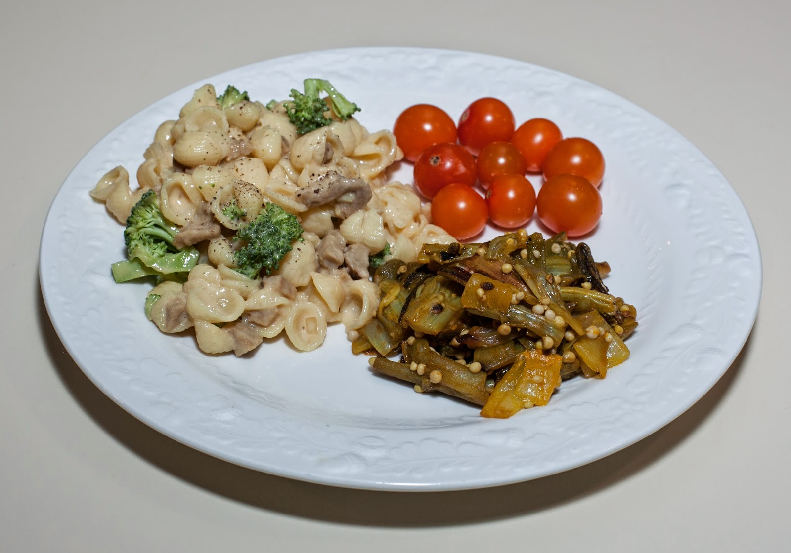 Dinner with Dilip Vegan Macaroni and "Chreese" with Seitan and