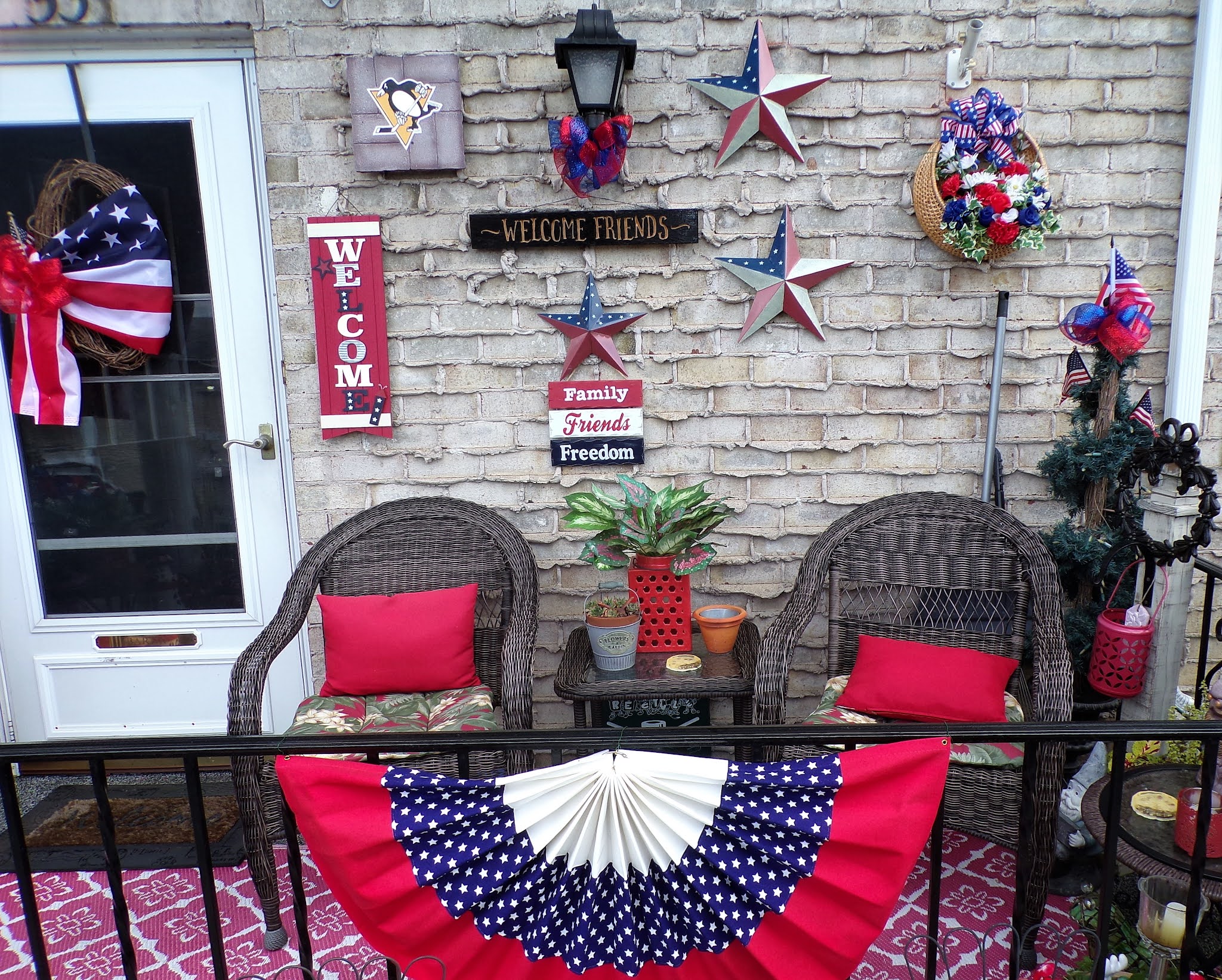 DEBBIEDABBLE BLOG Labor Day Front Porch and Yard and Another