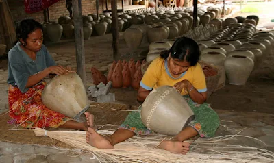 Lombok Pottery craftsmen of the village of Banyumulek
