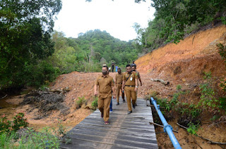 Jalan Kaki Masuk Hutan Tanjung Mana, Wakil Bupati Lingga Cari Solusi Permasalahan Air Bersih