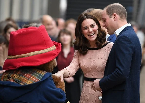 Kate Middleton wore Orla Kiely Piped Marian dress, Tod's Pumps, Merci Maman necklace and carried Mulberry