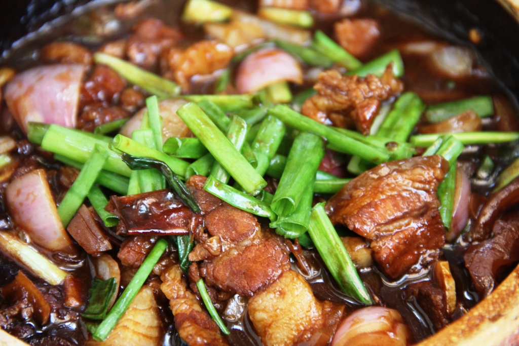 Petite Nyonya's Kitchen...for all seasons Claypot Pork Belly with Salted Fish