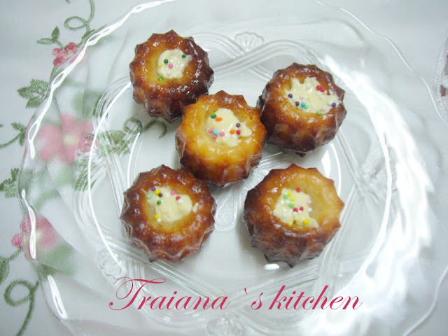 Канелес и Честит празник