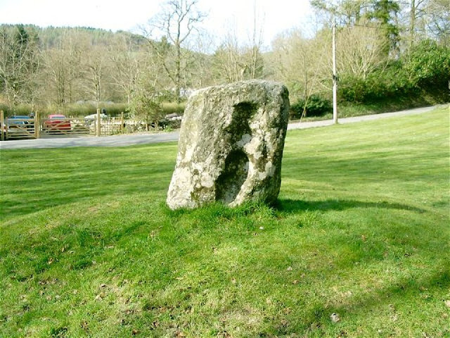 Carreg Pumsaint — «Камень пяти святых». Долавкоти, Уэльс