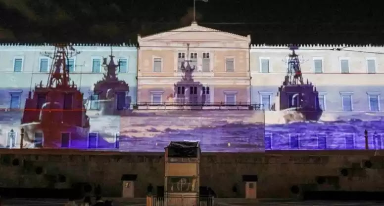 Οι «Διακοσμητικές» Ένοπλες Δυνάμεις στην πρόσοψη της Βουλής: βίντεο Οι «Διακοσμητικές» Ένοπλες Δυνάμεις στην πρόσοψη της Βουλής: βίντεο