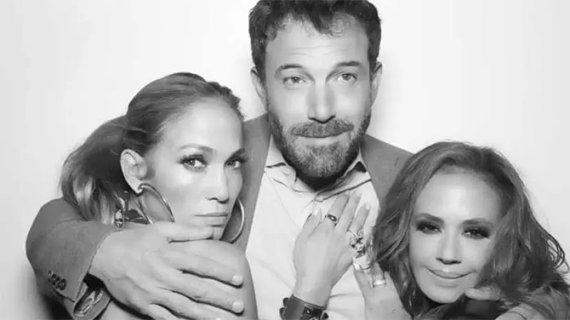 Jennifer Lopez y Ben Affleck posan juntos por primera vez