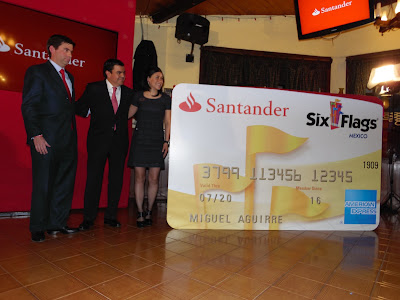 Dan Santander y American Express crédito a la divesión en Six Flags