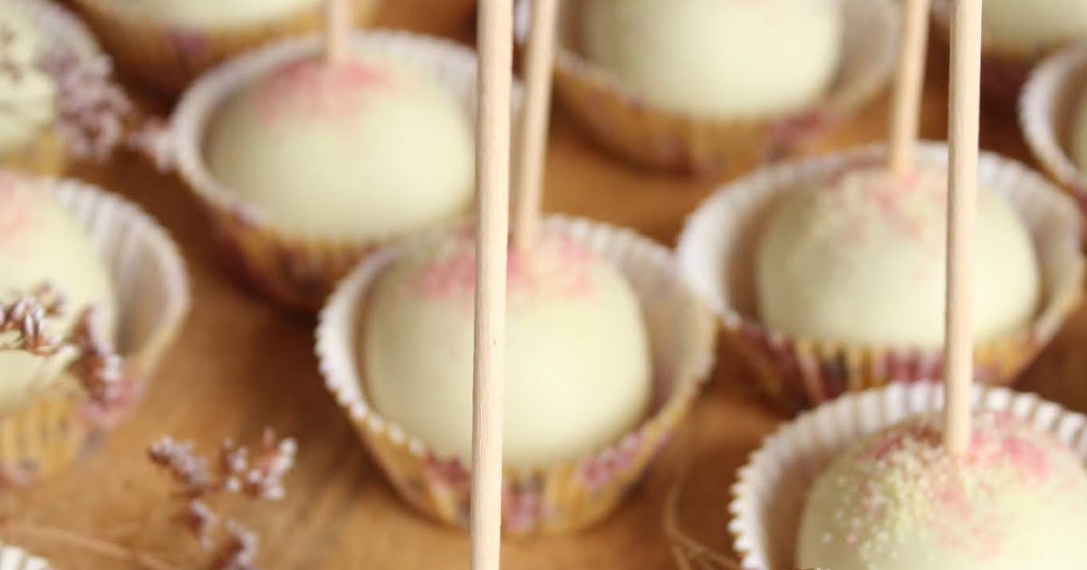 Feines Handwerk: Zitronen-Brombeer Cake Pops mit weißer Schokolade