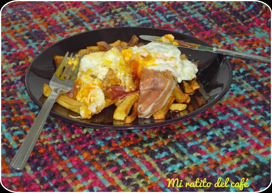 Huevos rotos con jamón