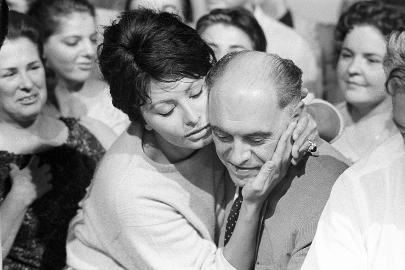 Sophia Loren kissing husband Carlo Ponti, 1950s. 