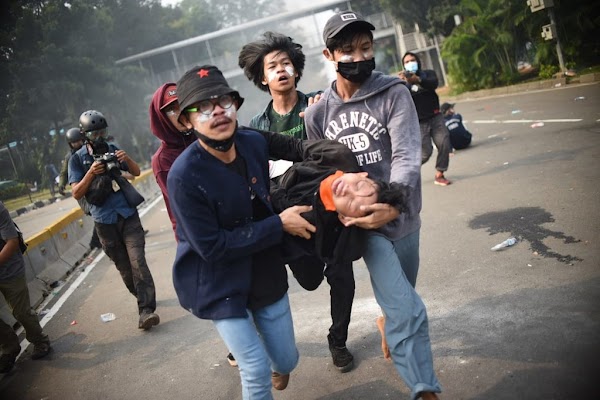 Demo UU Ciptaker: Dosen Dianiaya; Mahasiswa Dipaksa Jadi Provokator