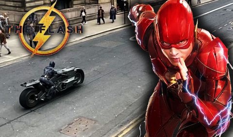  The Flash: muestra a Batman en motocicleta