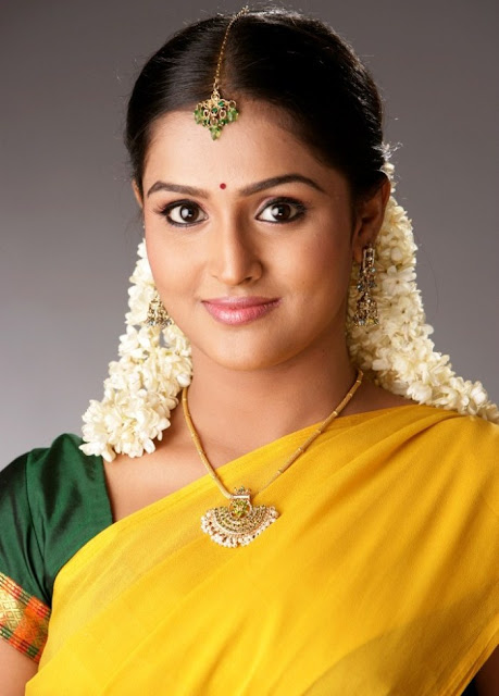 Tamil Actress Remya Nambeesan Latest Pics In Saree 3