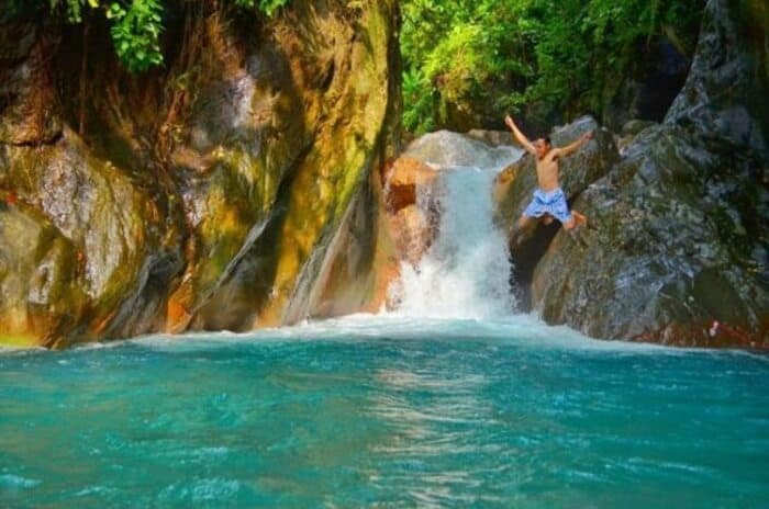 Curug Leuwi Hejo, Air Terjun Alami Dengan Kolam Biru Sebening Kristal