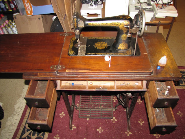 Treadle Sewing Machines by Singer 15 66 99 27 28 127 129 201