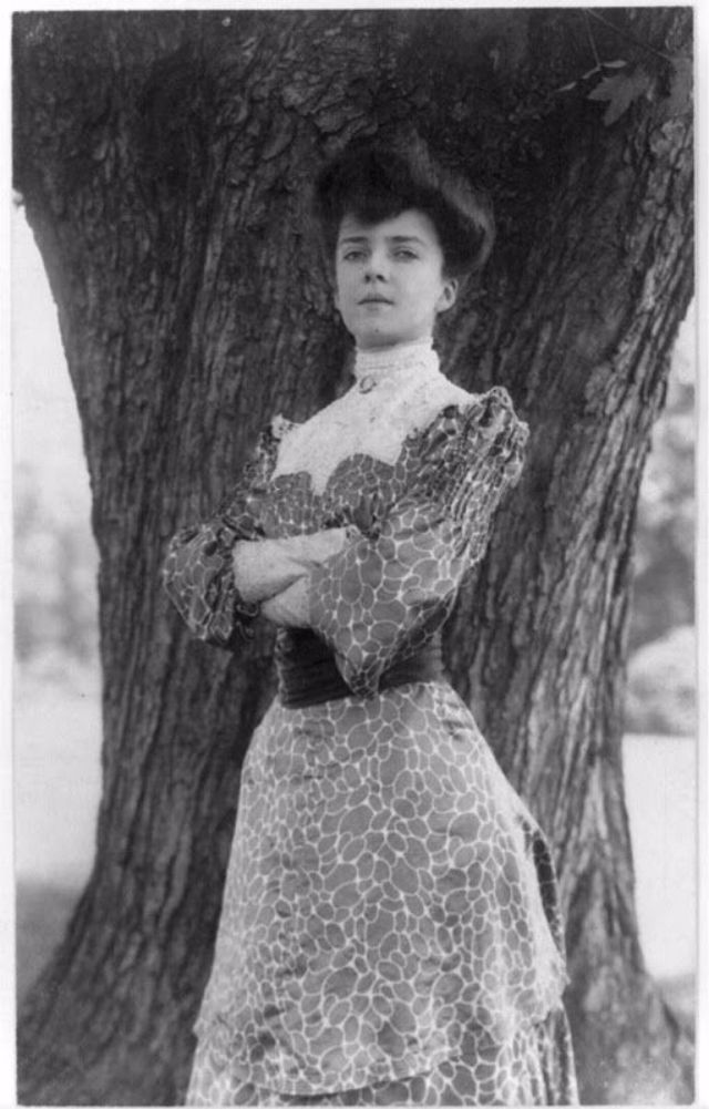 Amazing Historical Photo of Alice Lee Roosevelt Longworth in 1904 