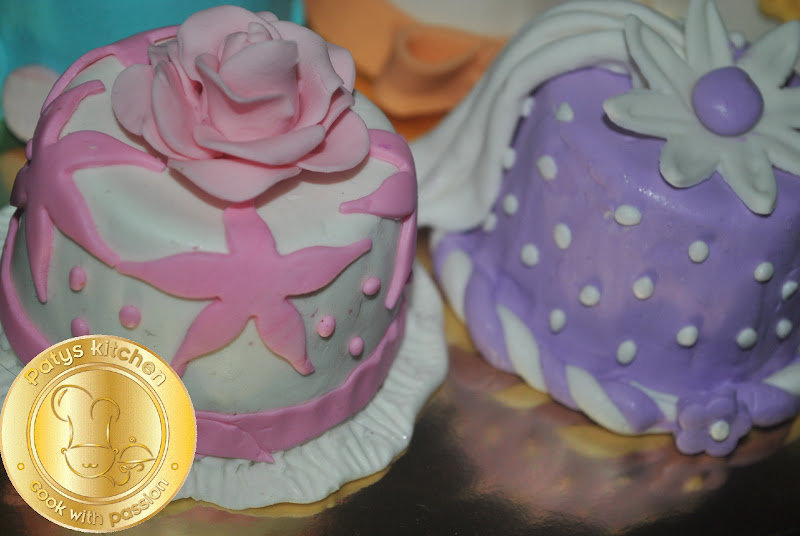 PATYSKITCHEN HOW TO MAKE A FABRIC SWAGS WITH FONDANT