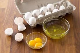 separate-egg-yolk-and-white