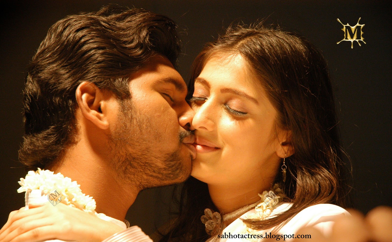 Endless Wallpaper Malayalam Actress Kiss