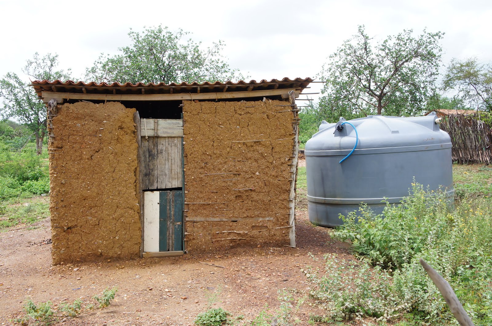 O que o agricultor precisava! de uma casa ou de uma cisterna!