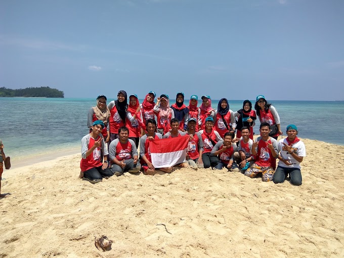 Bersih Pantai dan Berbagi Cerita di Pulau Parang Kepulauan Karimunjawa